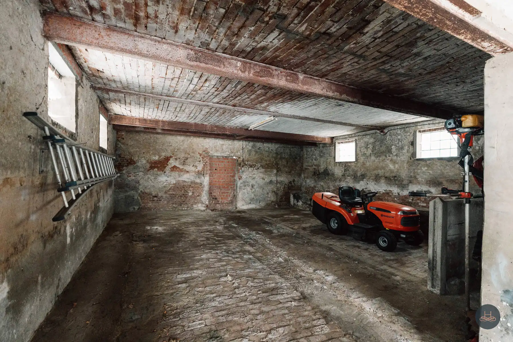 Riante woning met 5 slaapkamers op een uniek perceel.  foto 24