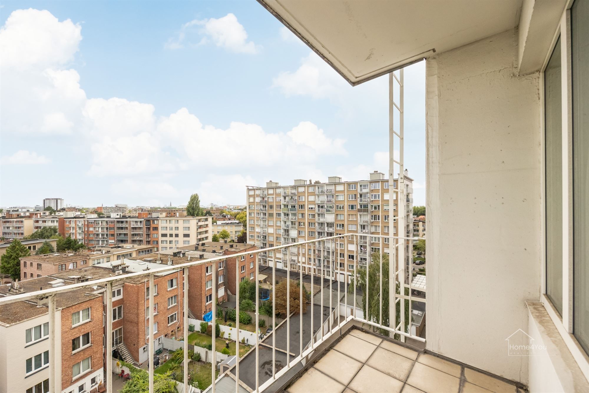 Licht en ruim appartement met uitzicht op het Rivierenhof foto 9