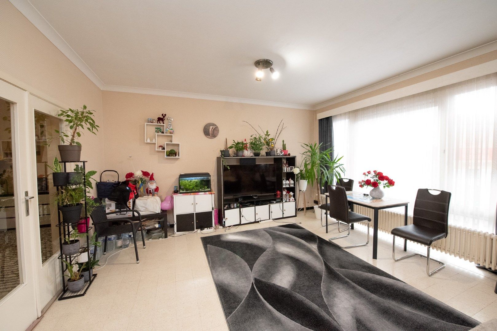 Centraal gelegen ruim en lichtrijk appartement met 3 slaapkamers! foto 4