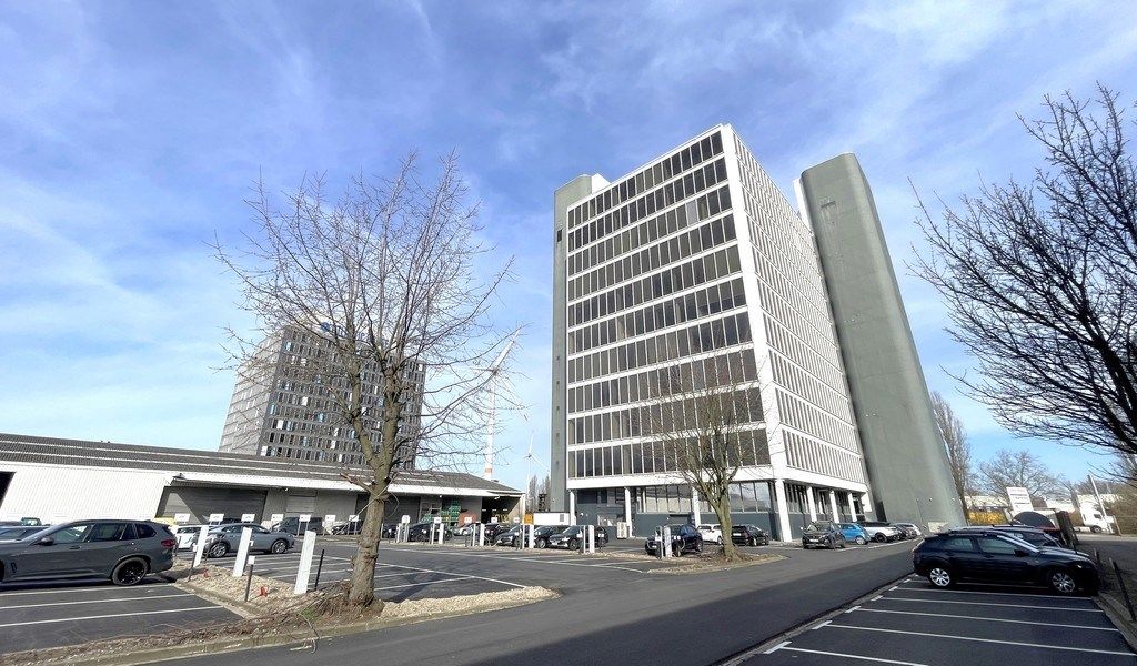 Vernieuwde kantoren te huur in Ahlers Building te Antwerpen foto {{pictureIndex}}