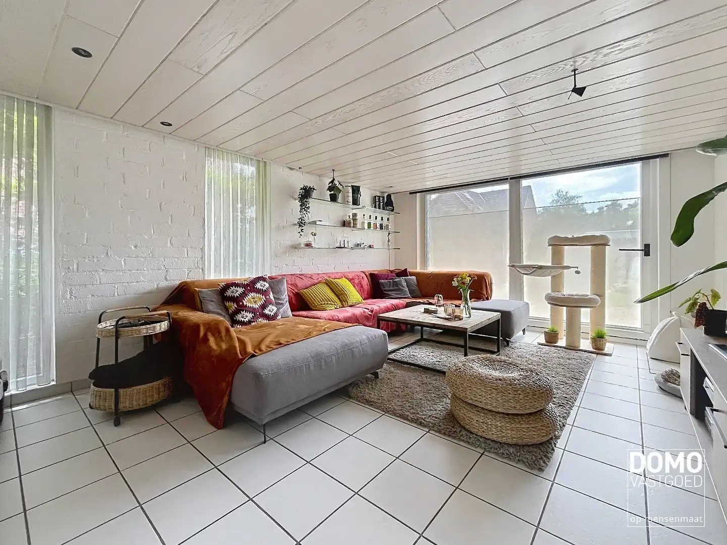 Ruime gezinswoning met 3 slaapkamers en mooie tuin foto {{pictureIndex}}