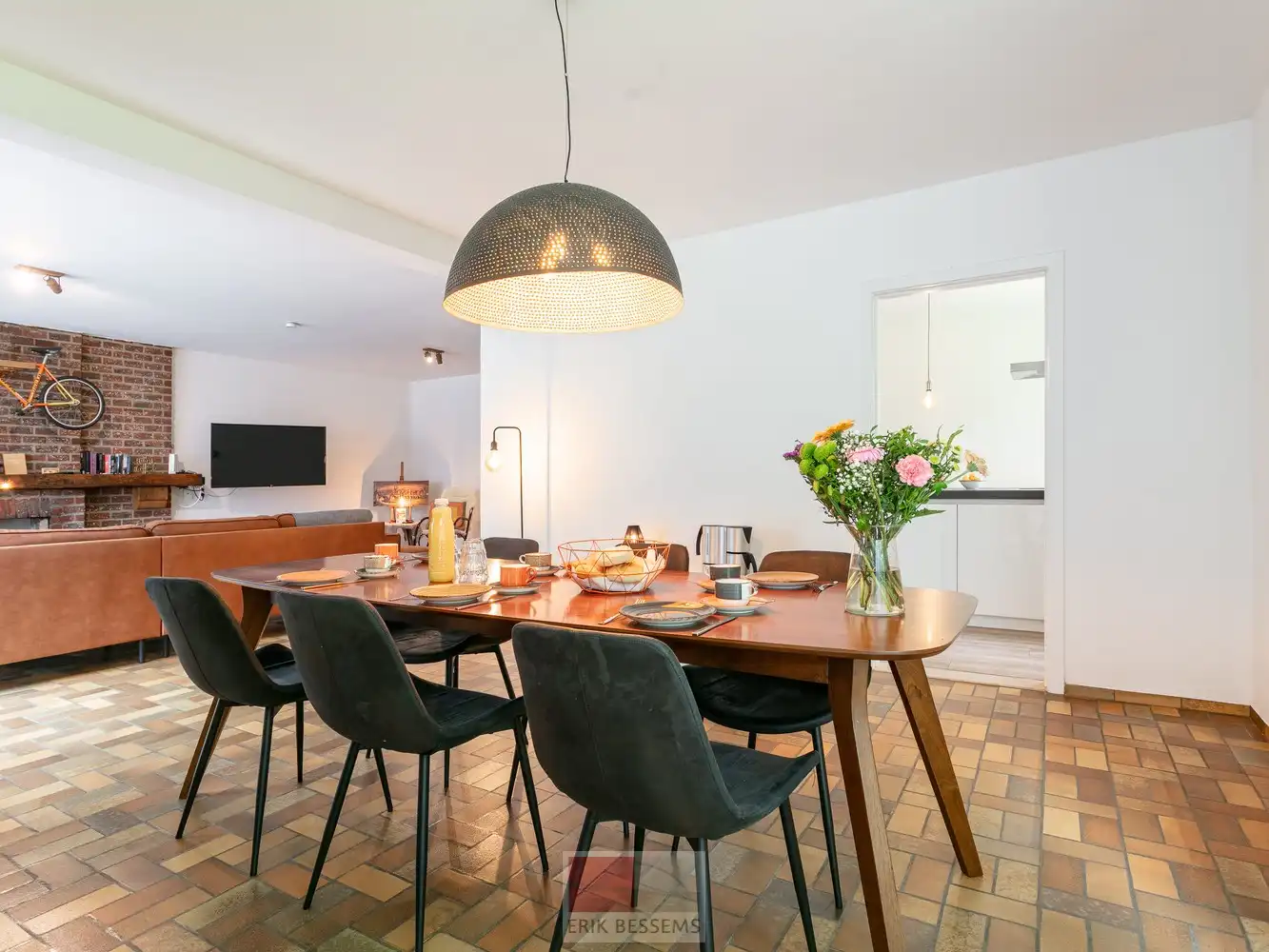 Instapklare, volledig onderkelderde bungalow, gelegen op een royaal perceel van 731 m², met een bewoonbare oppervlakte van ca. 159 m². foto 7