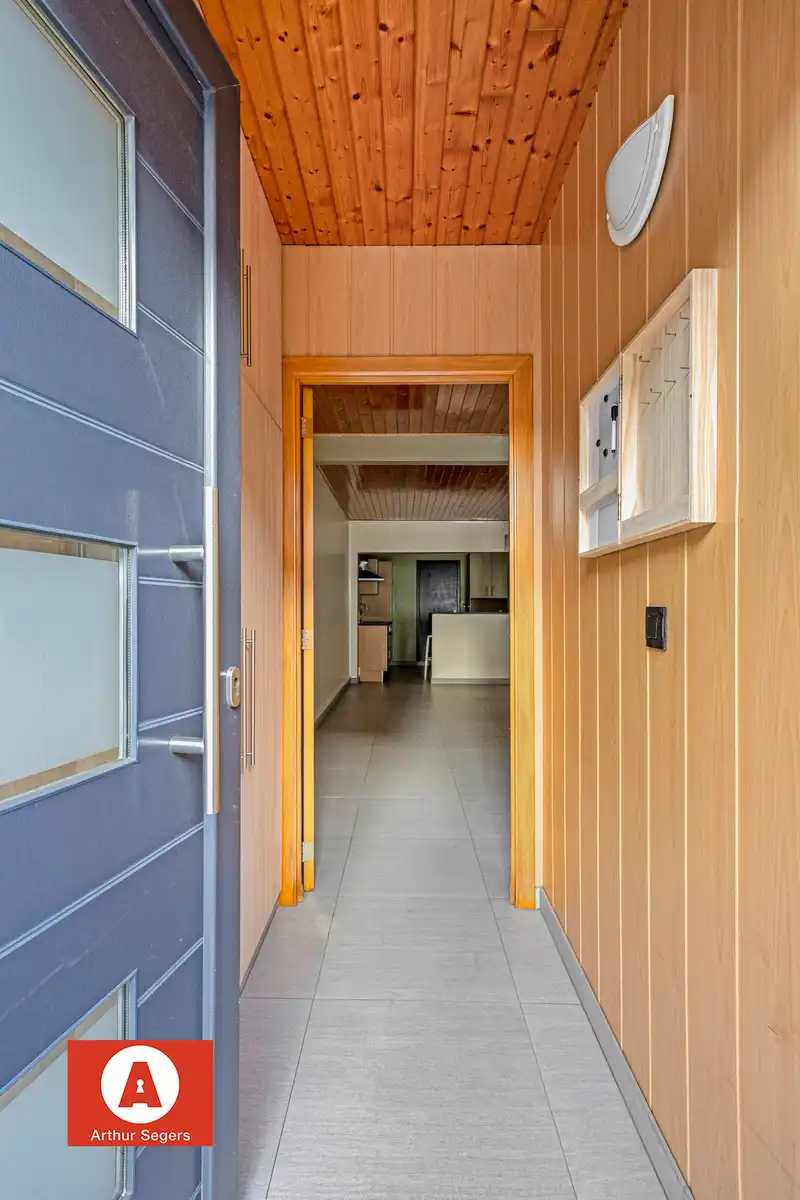 Instapklare gezinswoning pal bij centrum Buggenhout. foto 3