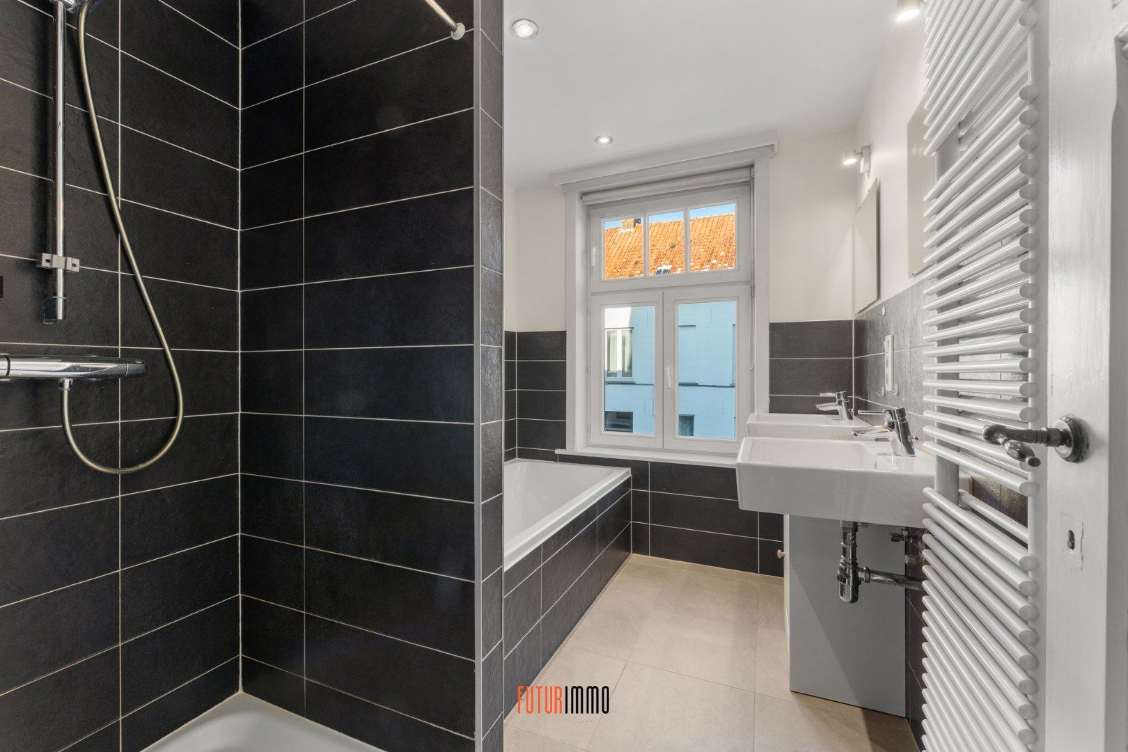 Karaktervolle stadswoning met authentieke gevel foto 11