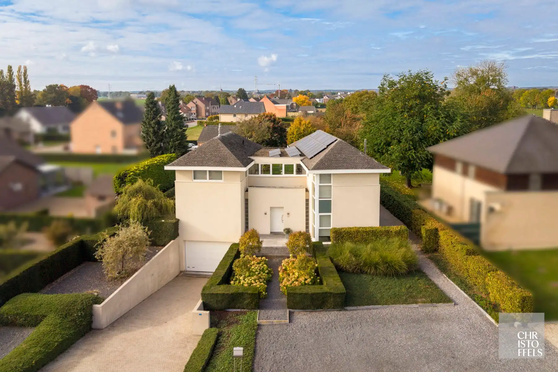 Uitzonderlijke villa van 320m2 gelegen in het pittoreske Leut, op een boogscheut van de Maas! foto {{pictureIndex}}