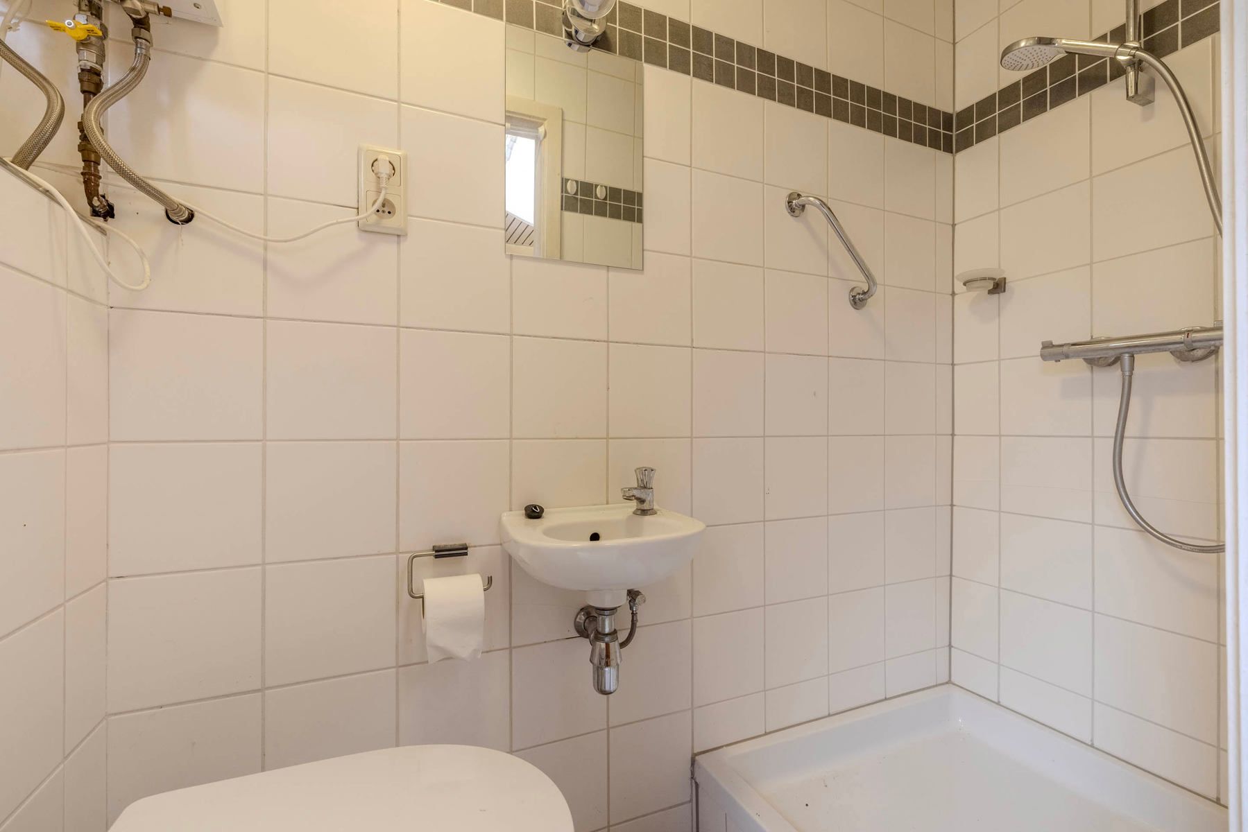 Te renoveren woning op gunstige ligging foto 9