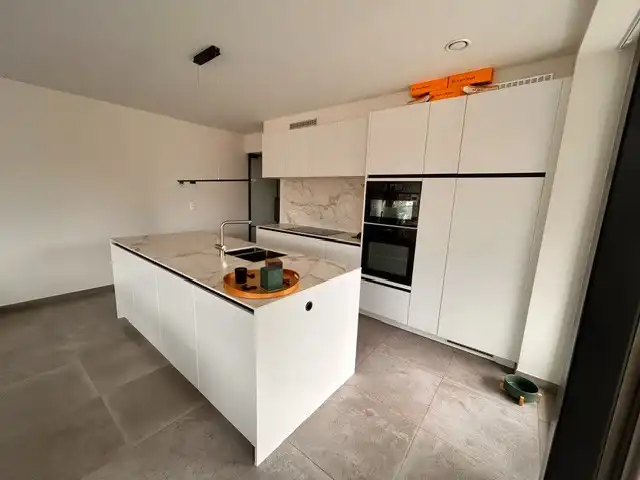 Prachtig  hoek-appartement op de tweede verdieping met 2 slaapkamers in hartje Bilzen foto 5