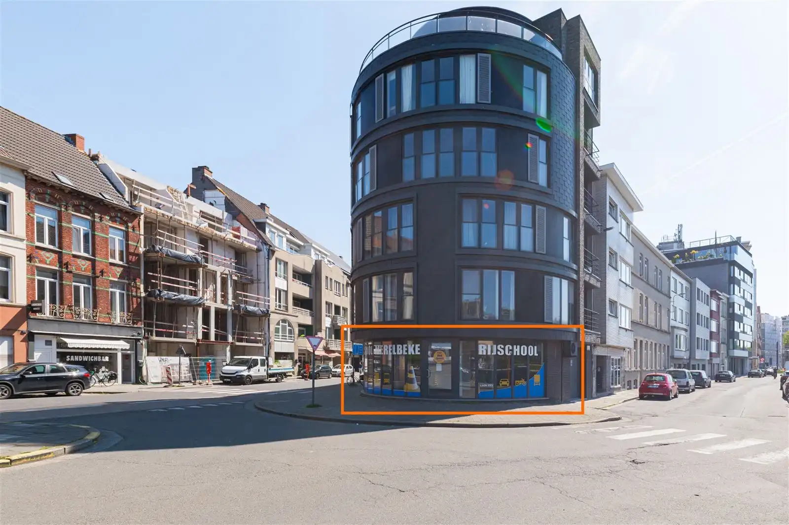 Instapklaar handelspand van 58 m² op toplocatie in Gent foto {{pictureIndex}}