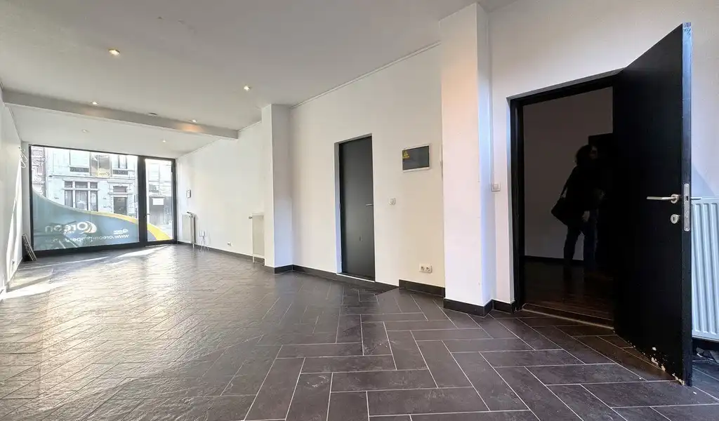 Kantoorruimte te huur op zichtlocatie langs N155 te Berchem foto 2