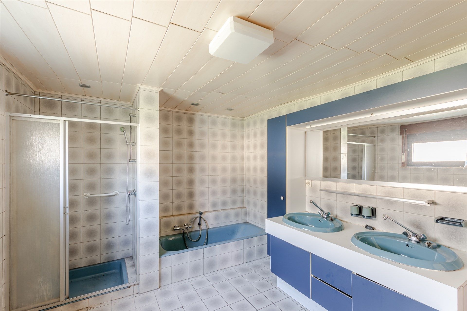 Te renoveren woning met tuin foto 8