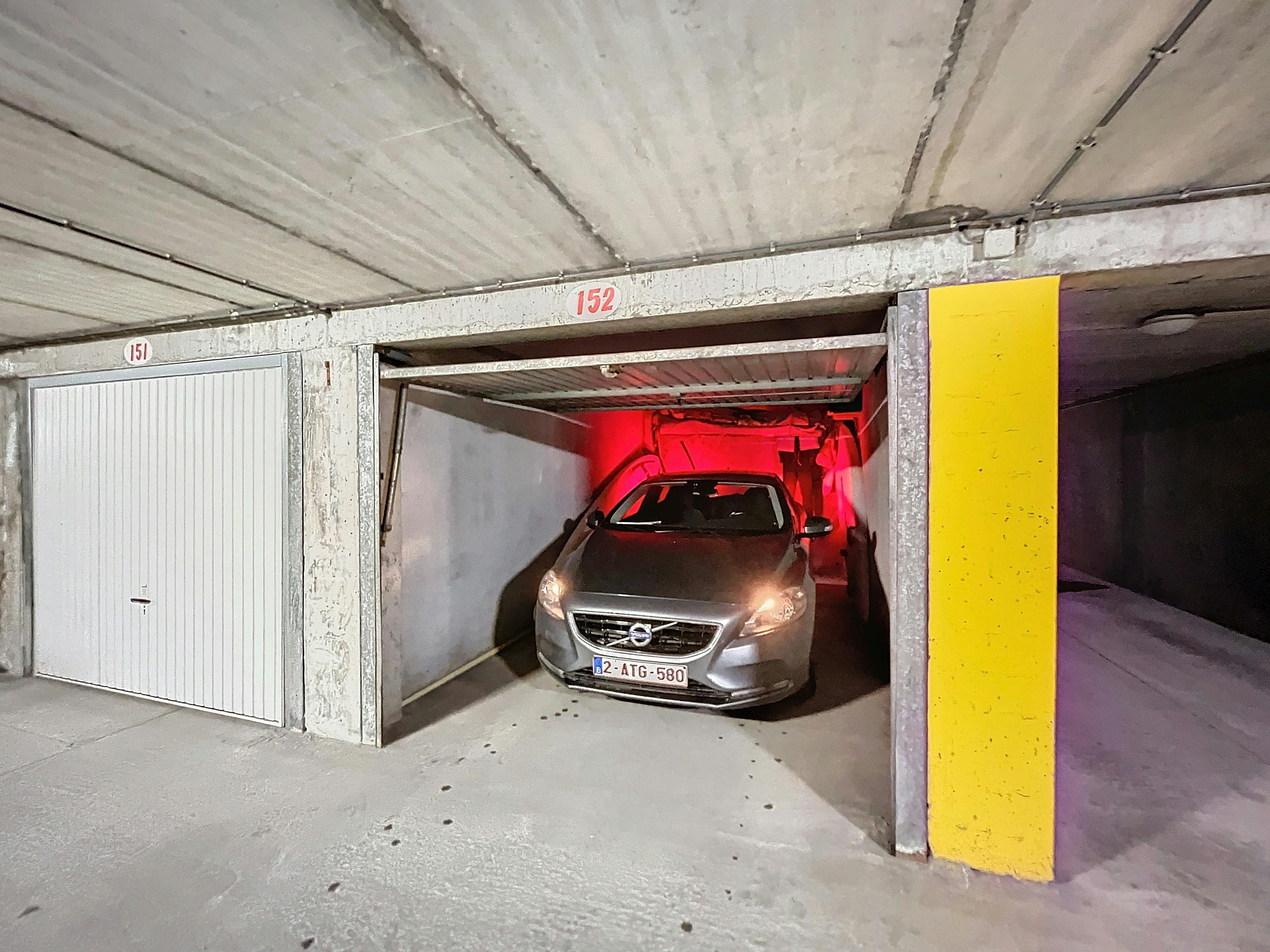 Garagebox te koop op het Hendrikaplein foto 12