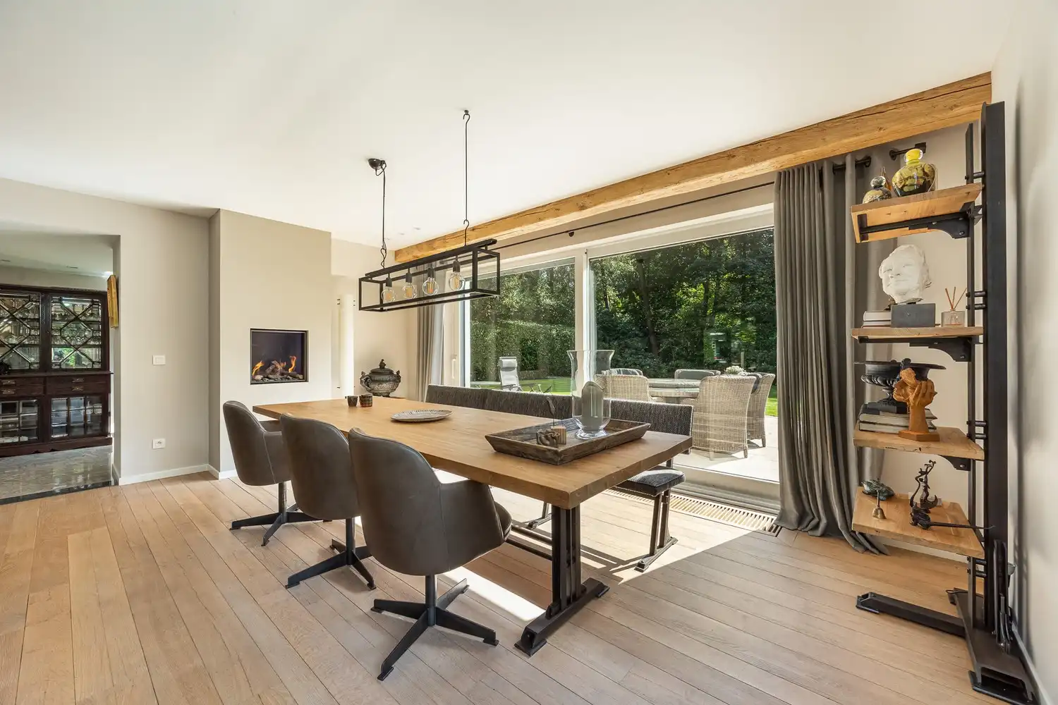 Modern gerenoveerde villa in doodlopende straat foto 9