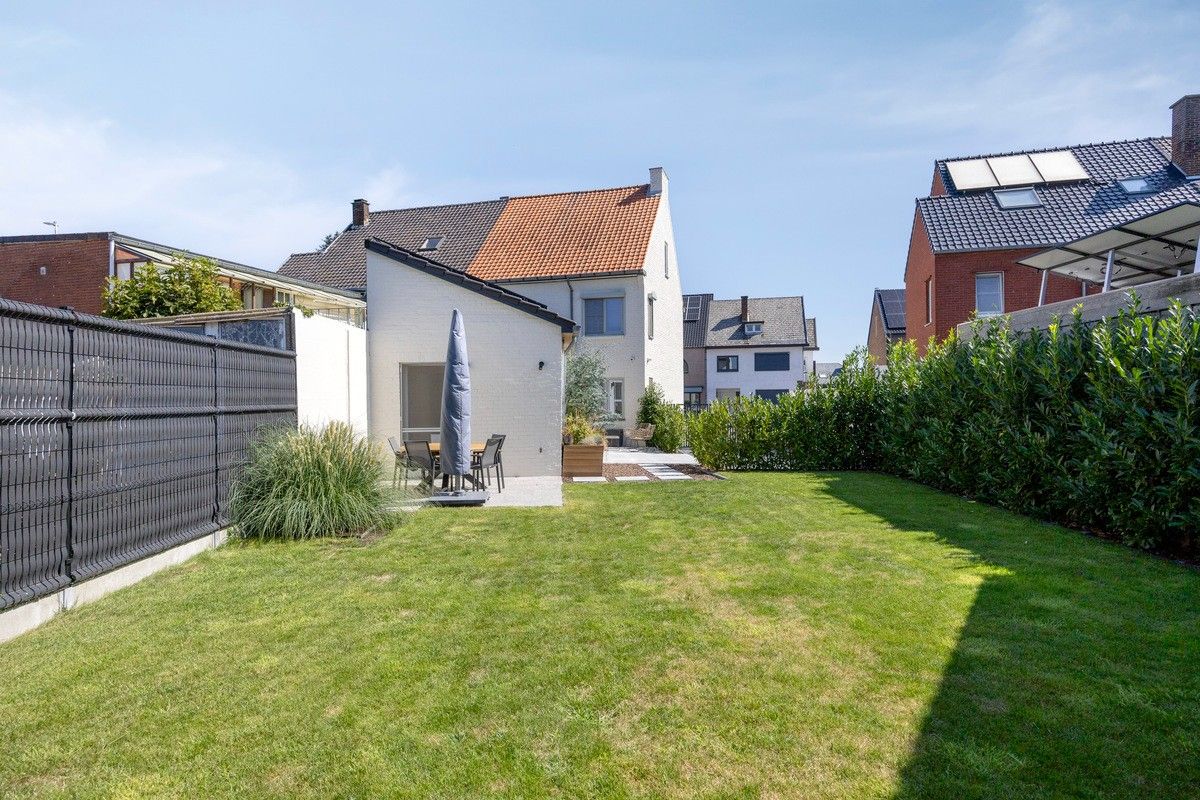 Instapklare, smaakvol gerenoveerde woning op een steenworp van het centrum van Lanaken. foto 37