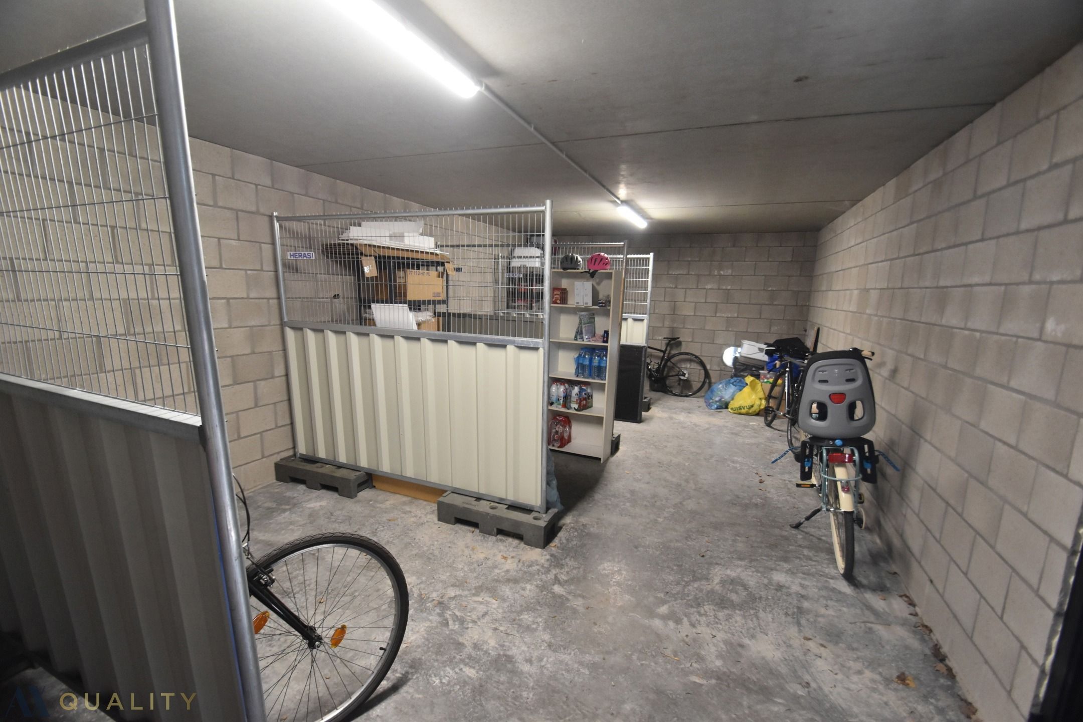 Energiezuinig recent gelijkvloers 2-slpk. appt met terr., tuin en autostaanplaats foto 16
