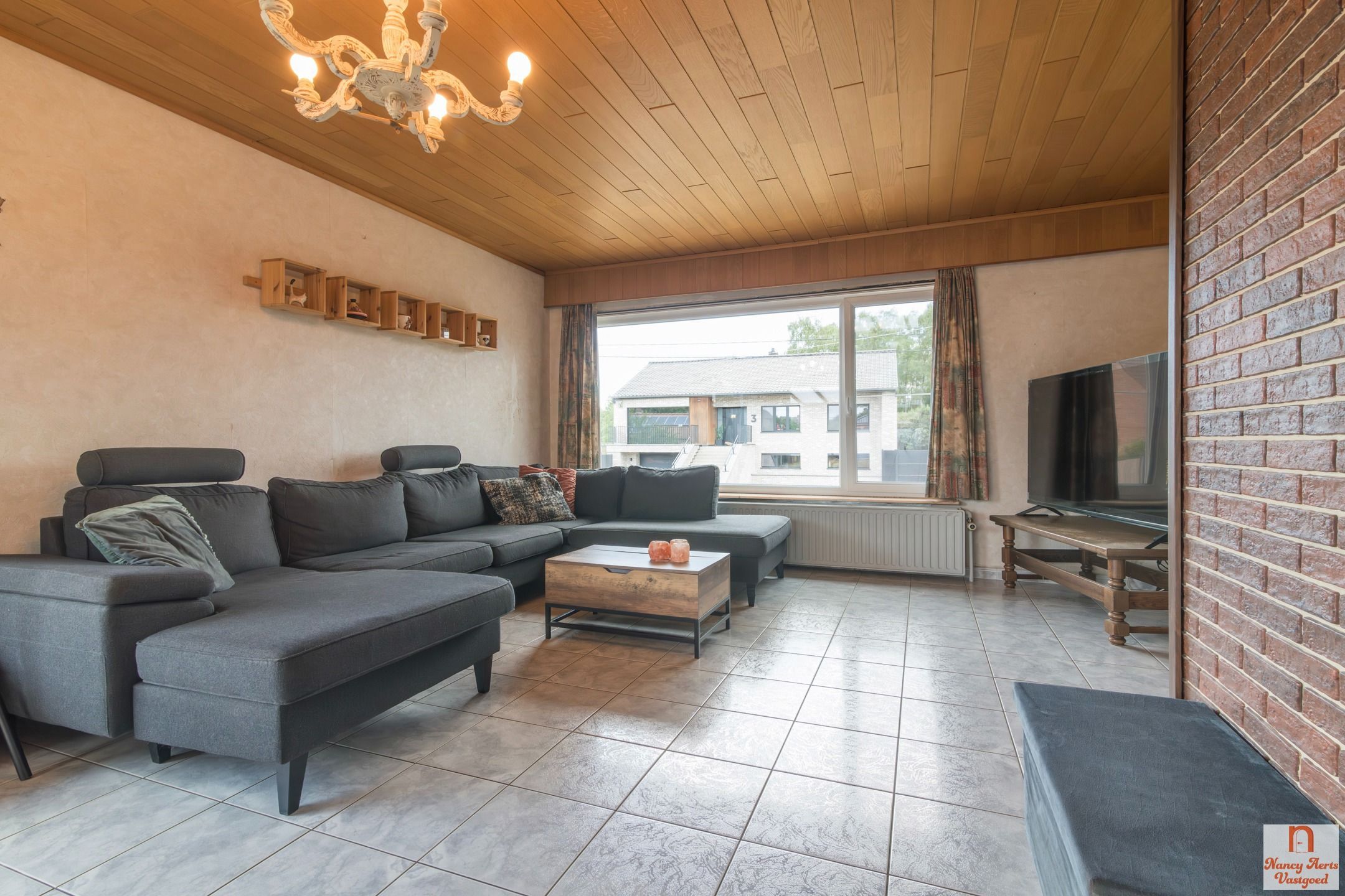Split-level woning met veel ruimte en potentieel foto 9