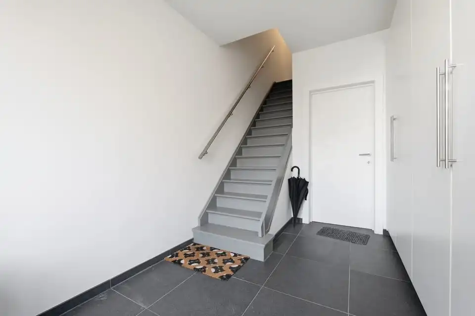 KNAP APPARTEMENT MET 3 SLKS EN EEN RUIM TERRAS IN BILZEN-HOESELT foto 32