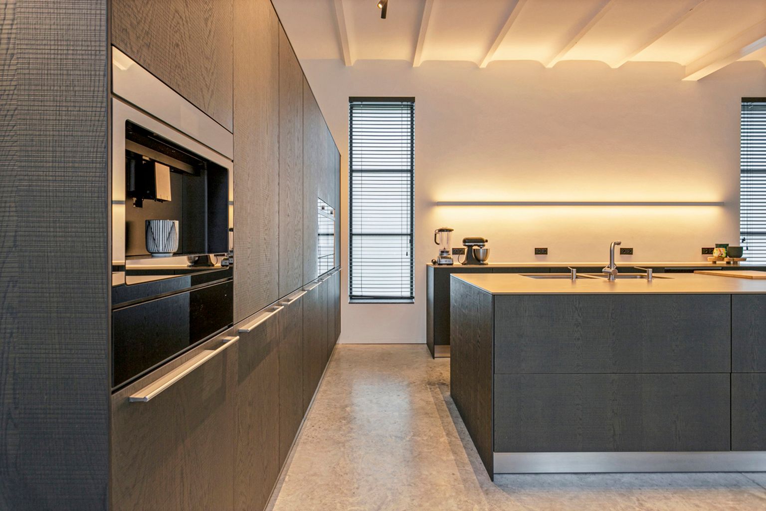 LUXUEUS EN EXCLUSIEF LANDHUIS  MET PARKTUIN.  foto 8