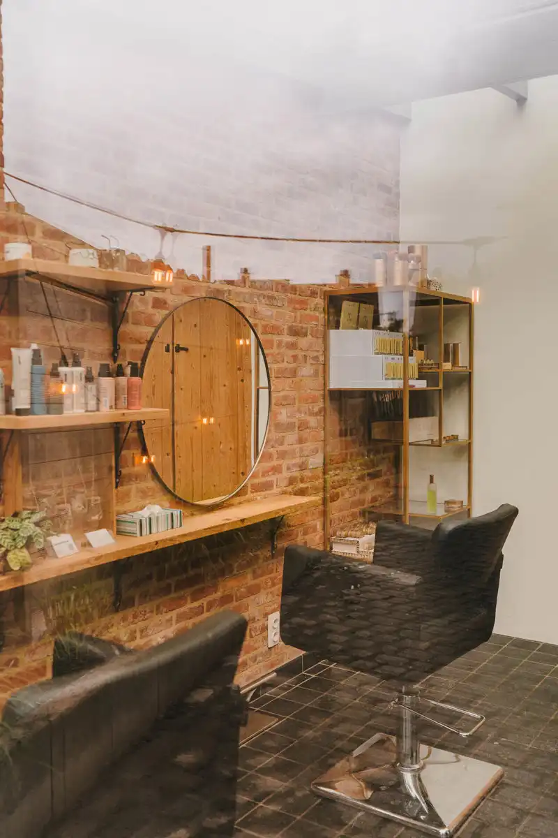 Karaktervolle woning met commerciële mogelijkheden foto 14