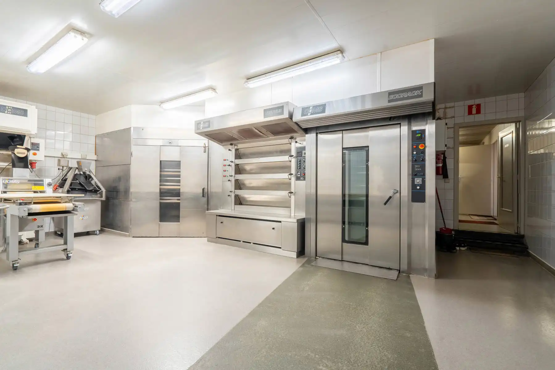 Huis met commercieel pand te koop in Grootlo! foto 4