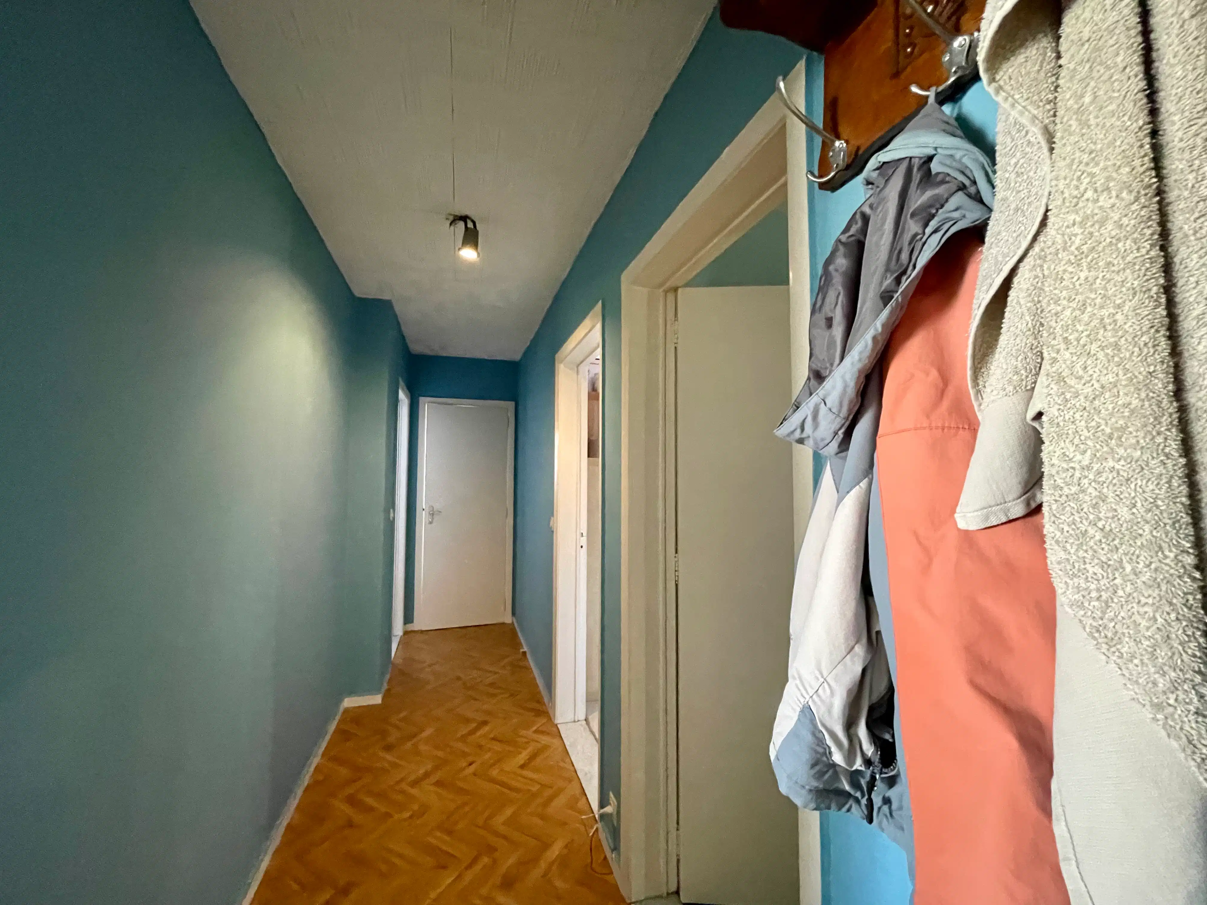 Gerenoveerd appartement met twee slaapkamers en terras foto 9