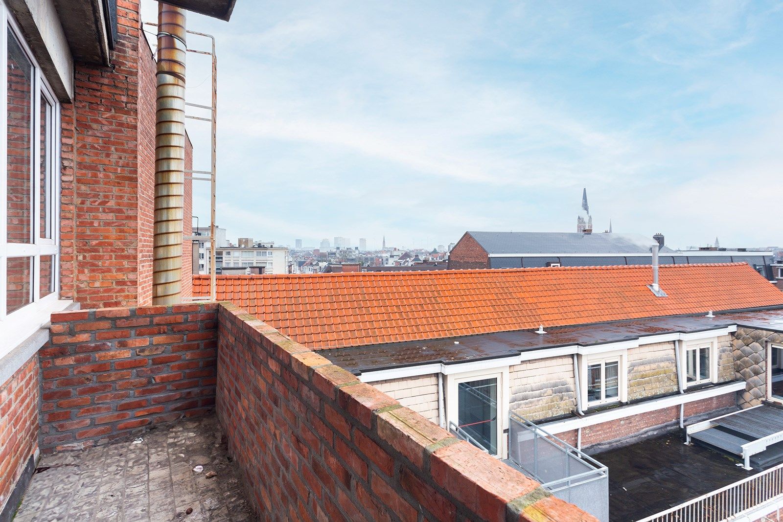 Instapklaar en ruim appartement met 2/3 slpks en terras foto 14