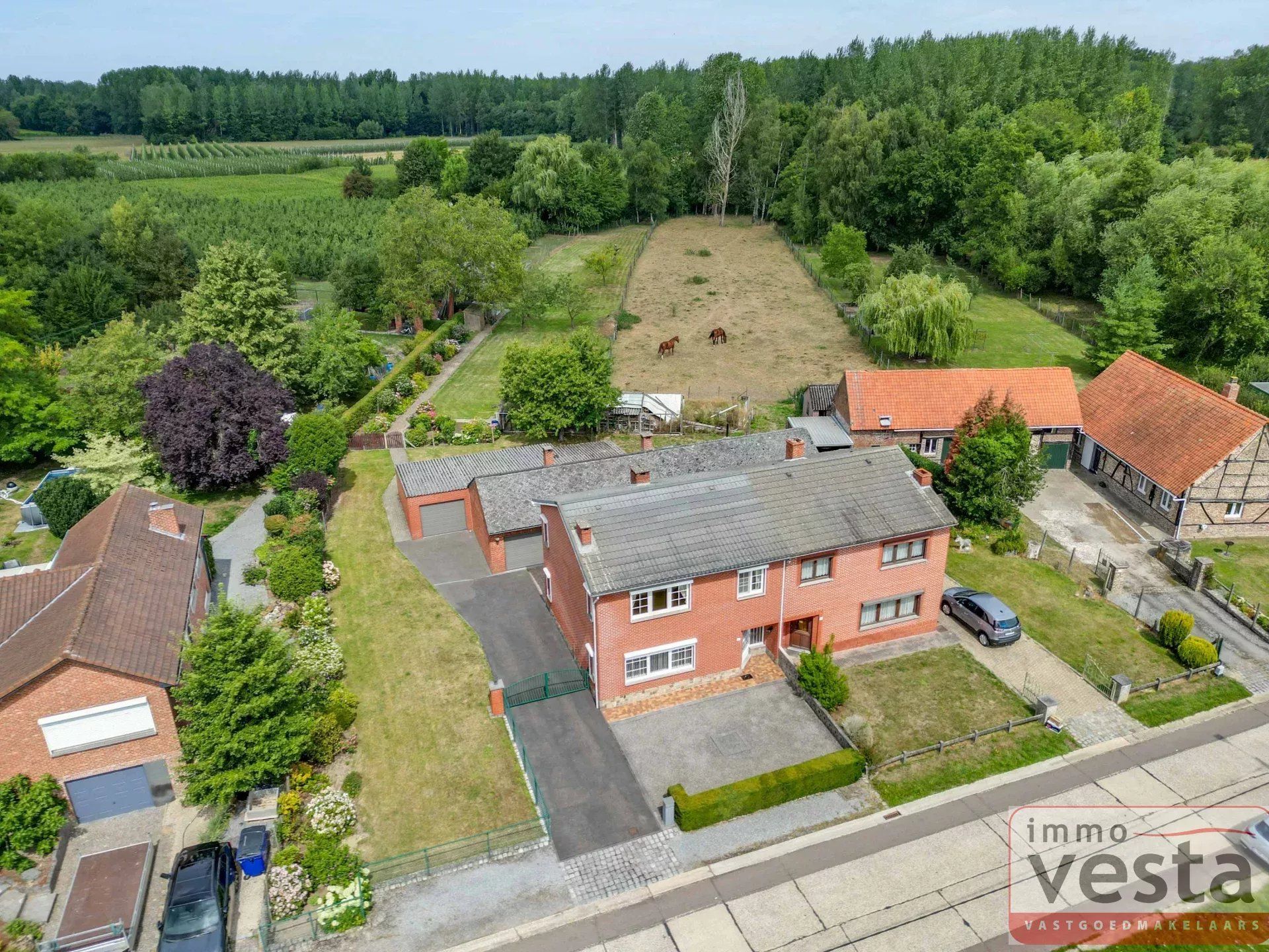 Ruime, landelijk gelegen woning op goede locatie foto 4