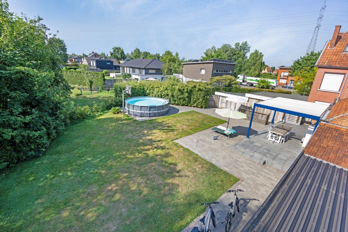 Ruim ingedeelde woning met 4 slpks op een mooi perceel van 21 are met achterliggend groen. foto 32