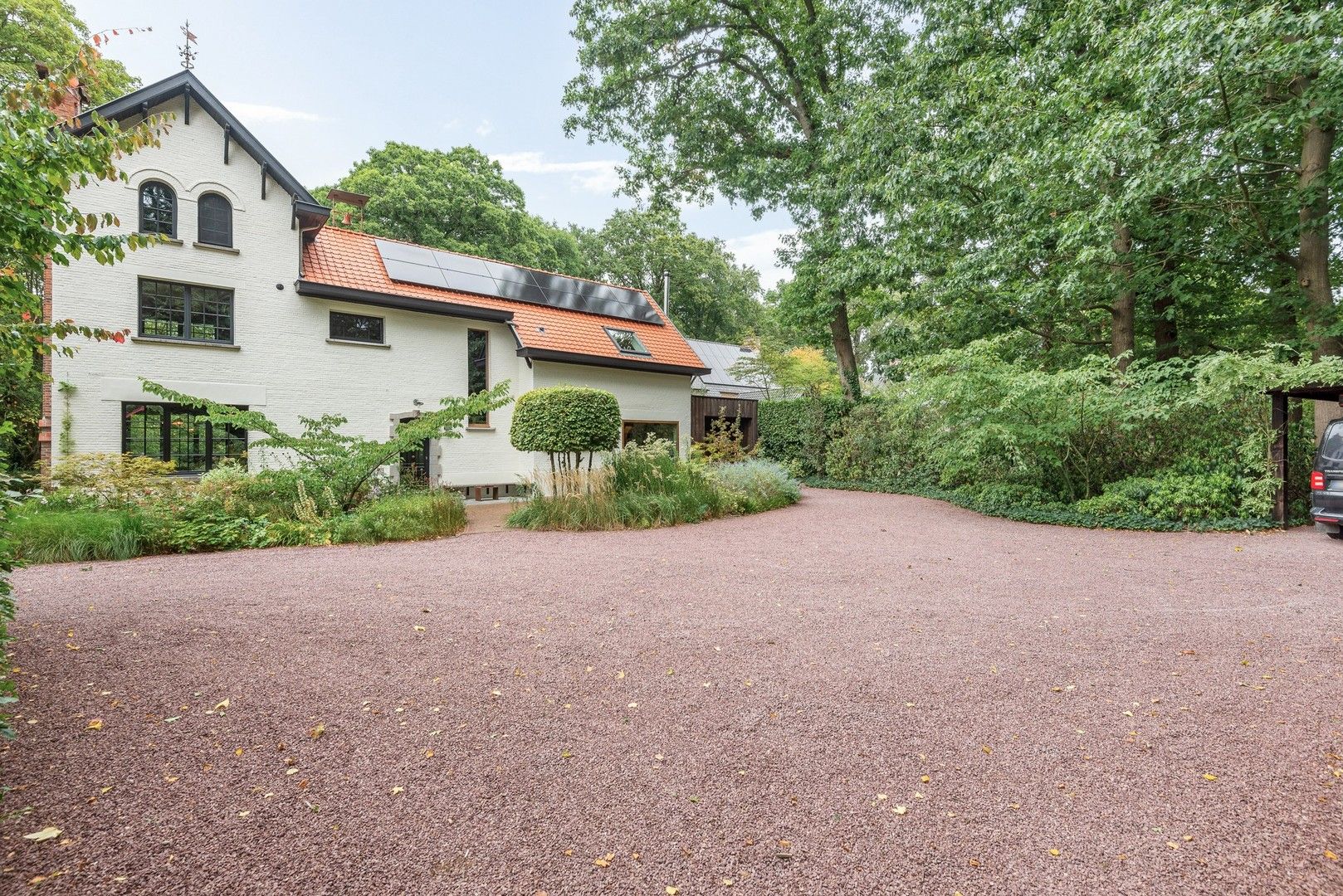 Stijlvolle, vrijstaande villa met zonnige tuin en zwemvijver foto 29