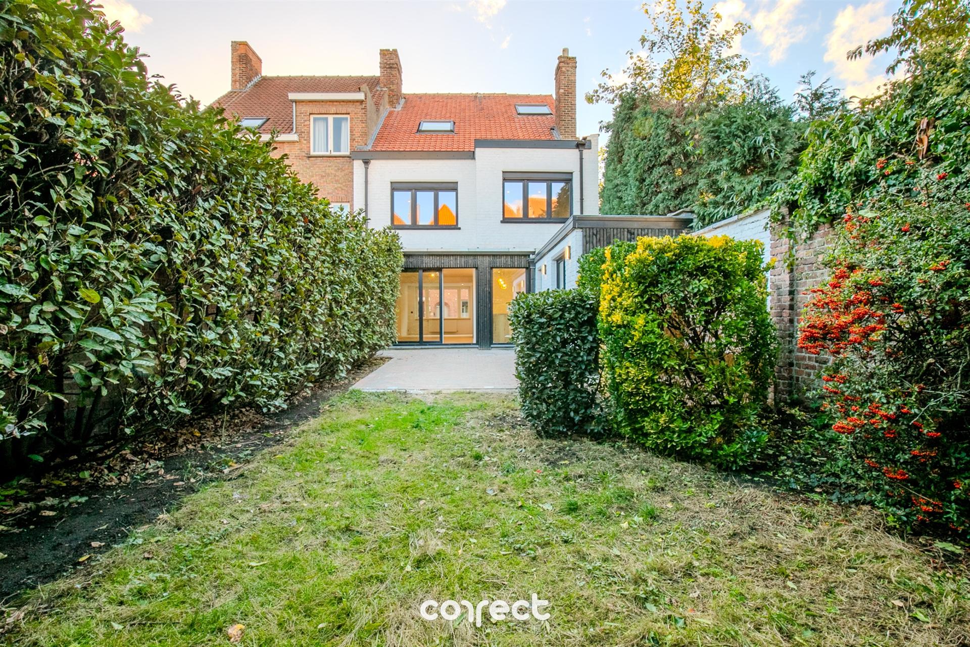 Prachtig gerenoveerde stadswoning met stadstuin foto 13