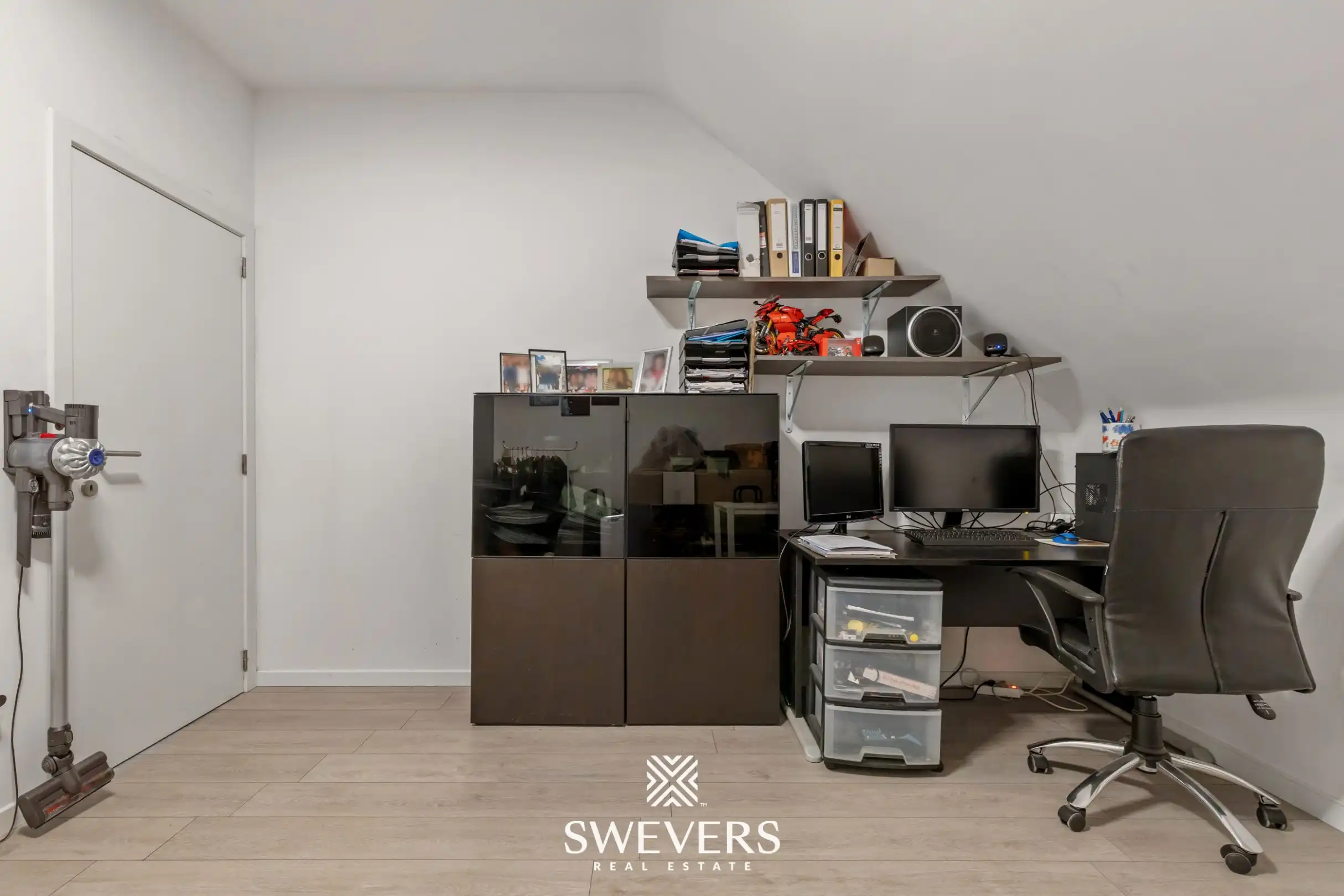 Ruime instapklare woning met 5 slaapkamers en praktijkruimte foto 22