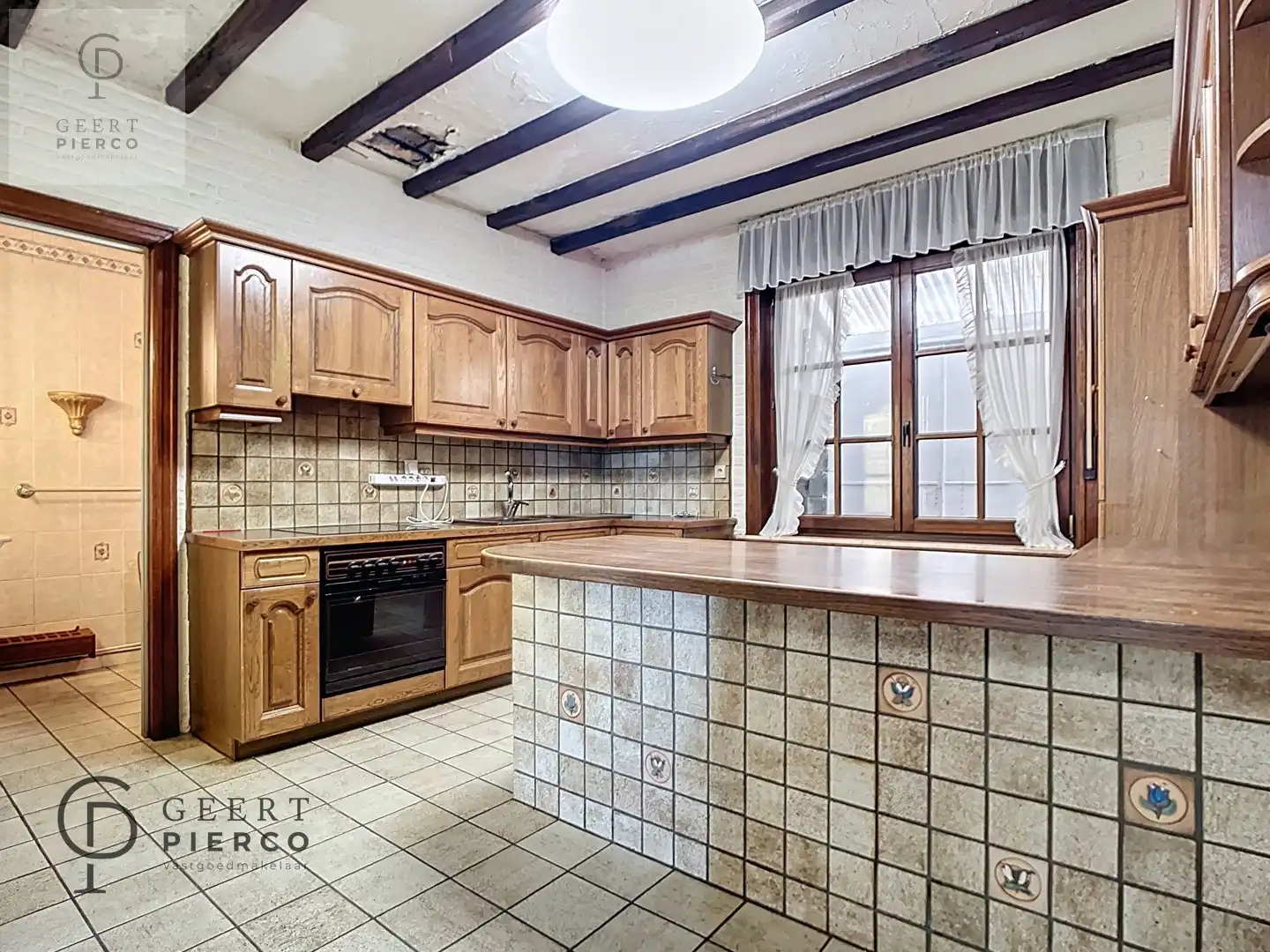 Deze te renoveren woning is gelegen in het landelijke Rumsdorp en dit op slechts enkele minuten rijden van Landen, Zoutleeuw en Tienen. foto 10