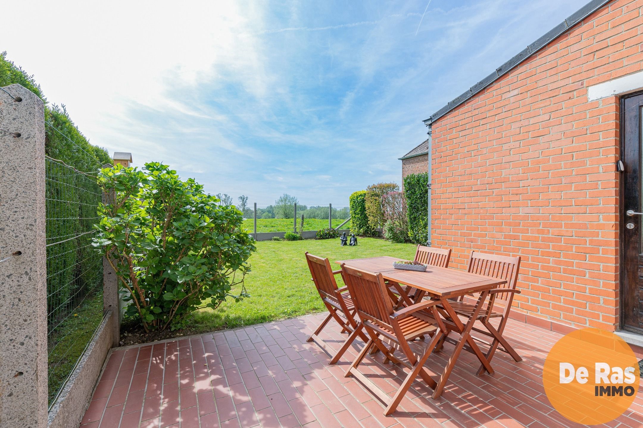 VOORDE- Charmante renovatiewonig met 3 slpks, garage en tuin foto 3