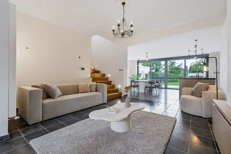 Karaktevolle eengezinswoning met garage en ruime tuin foto 6