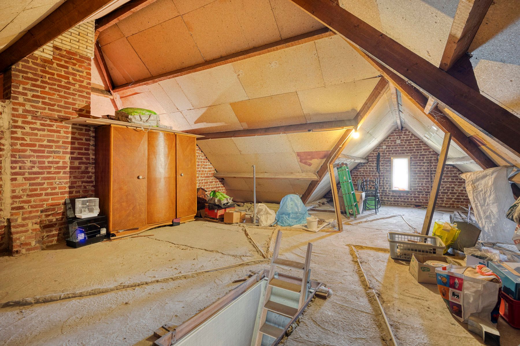 Vrijstaande woning met grote tuin en veel potentieel foto 17