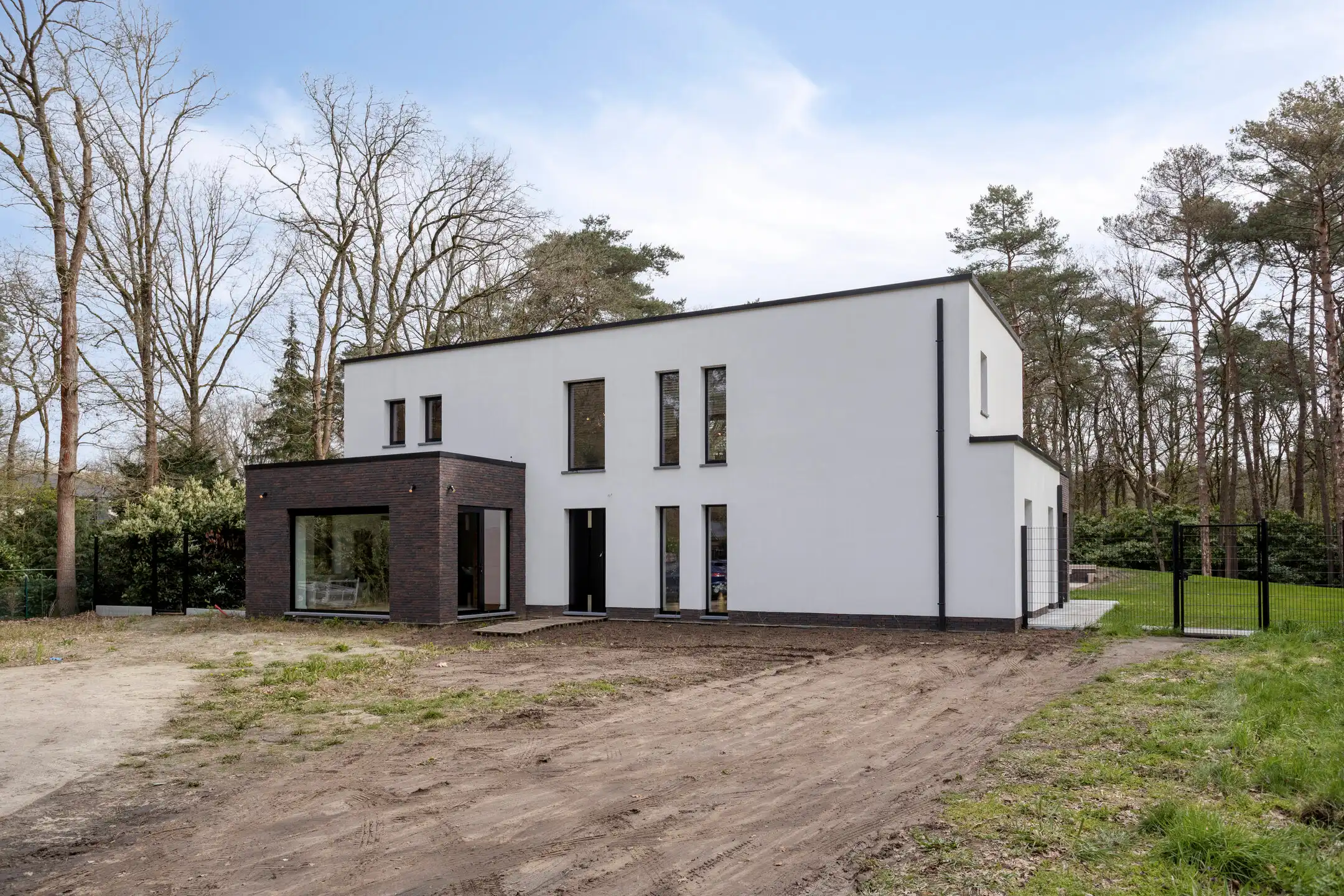 Riante villa met bijgebouw en aangrenzende bouwgrond op uniek perceel  foto 3