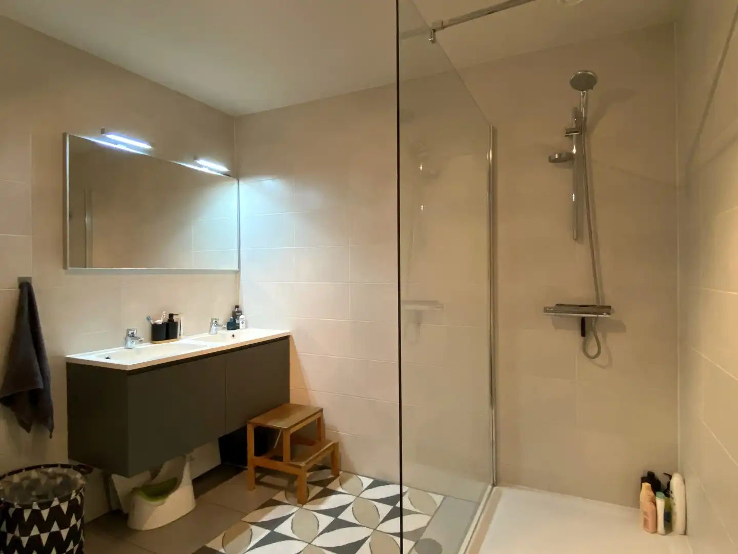 INSTAPKLAAR APPARTEMENT MET 2 SLPKS | TERRAS EN GARAGEBOX foto 6