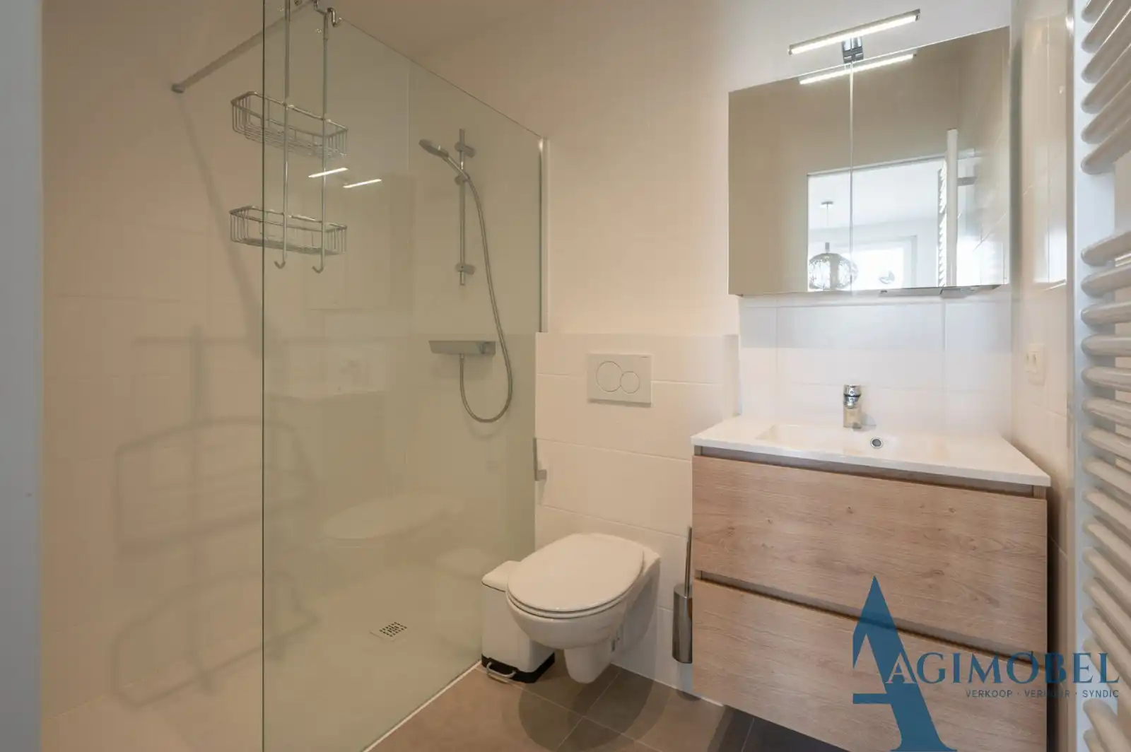 Luxe tweeslaapkamer appartement met licht, ruimte en een vleugje zeezicht op een toplocatie in Knokke. foto 11