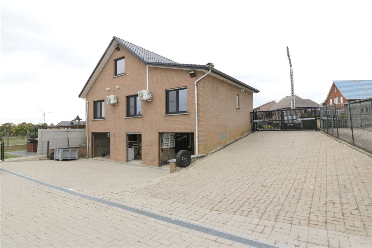 Tijdloos wonen in alle rust en comfort. Open groen uitzicht. Label B.  foto 26