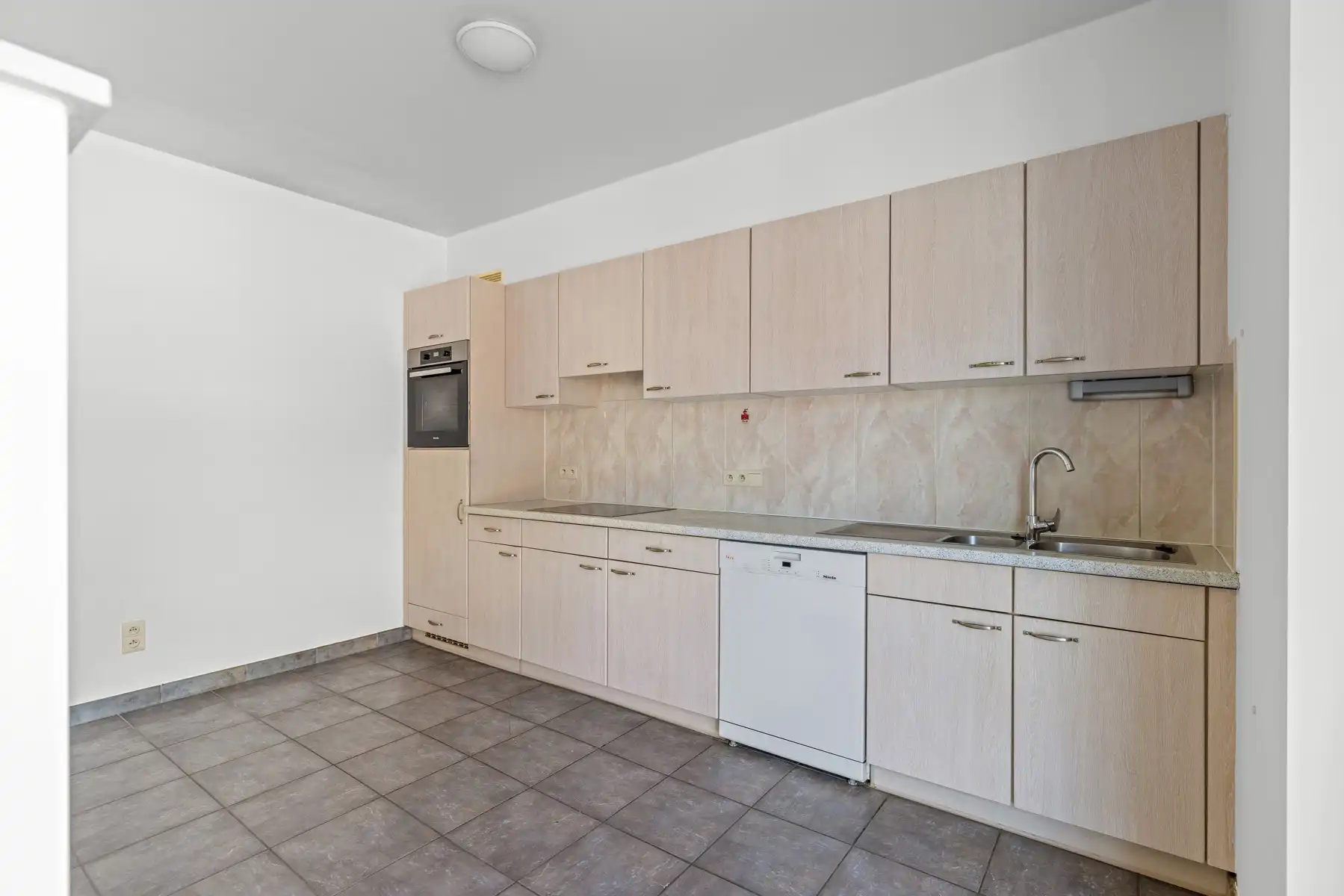 Lichtrijk instapklaar 2-Slpk appartement op centrale ligging foto 3