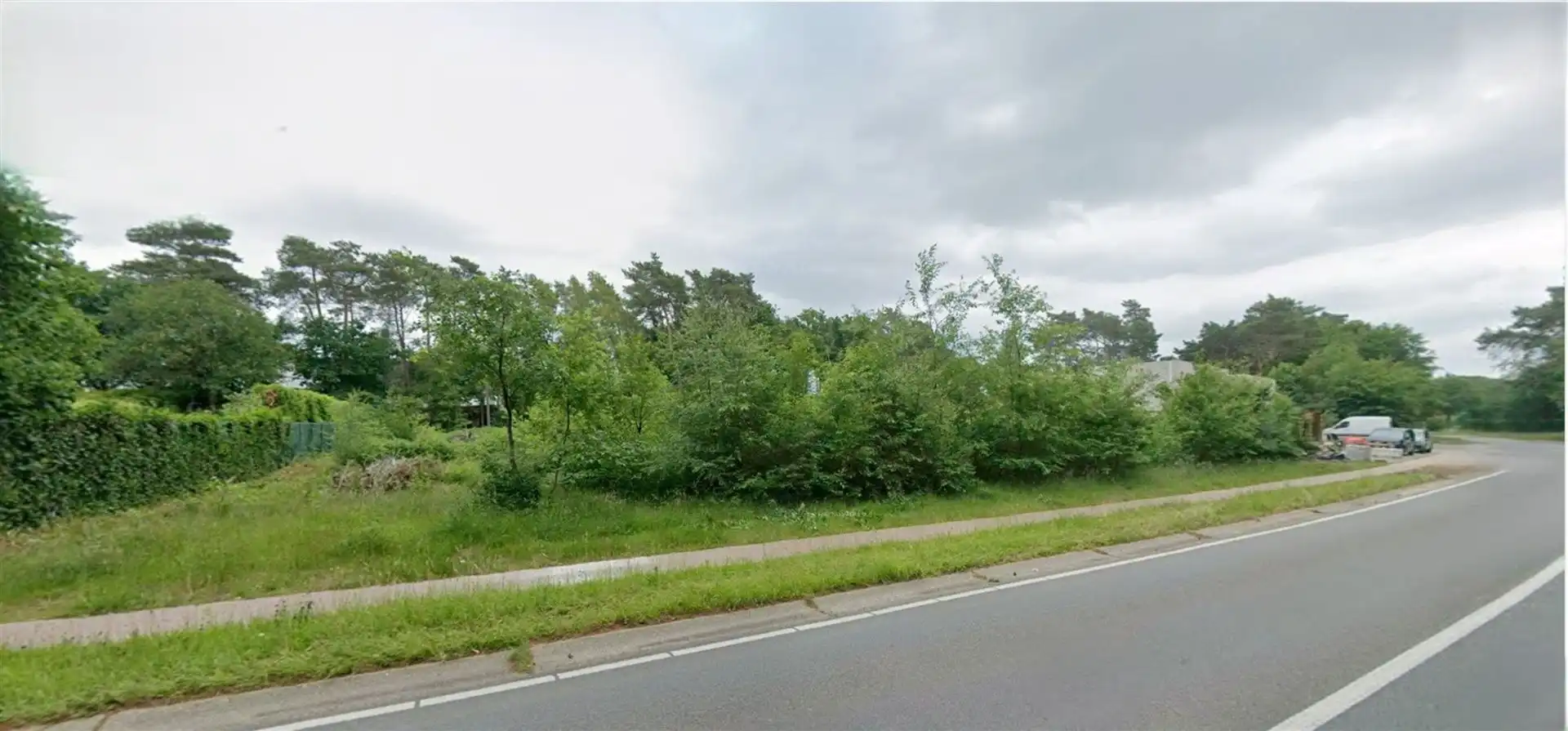 Te koop: Unieke bouwgrond van 28a22ca voor open bebouwing, straatbreedte 50m in residentiële, groene omgeving te Maasmechelen! foto 2