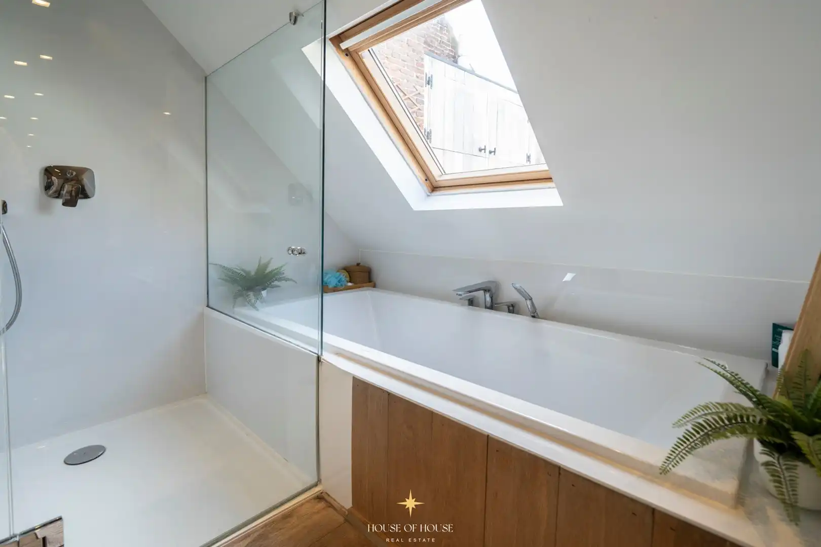 Gerenoveerd charmehuis in het hart van Brugge foto 23