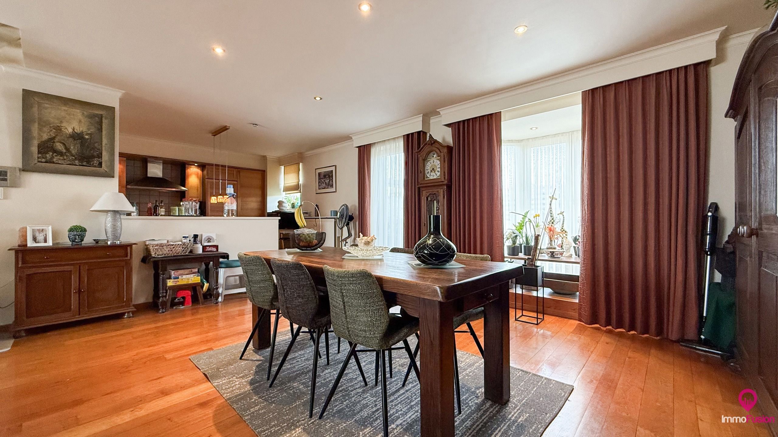 Ruim appartement met groot terras en garage!  foto 7