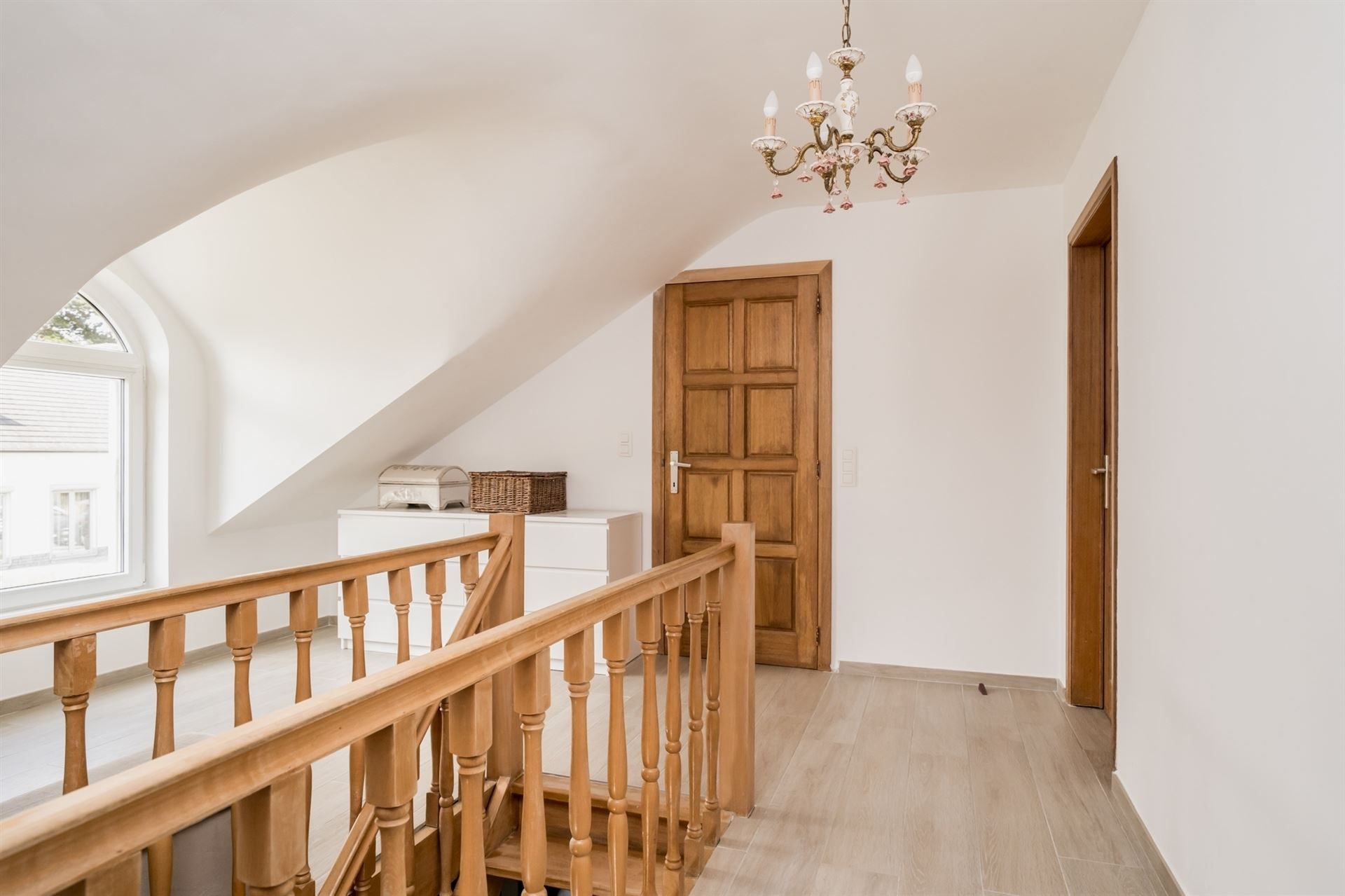 Ruime lichtrijke villa met 313 m² woonoppervlakte en prachtig groen uitzicht foto 15