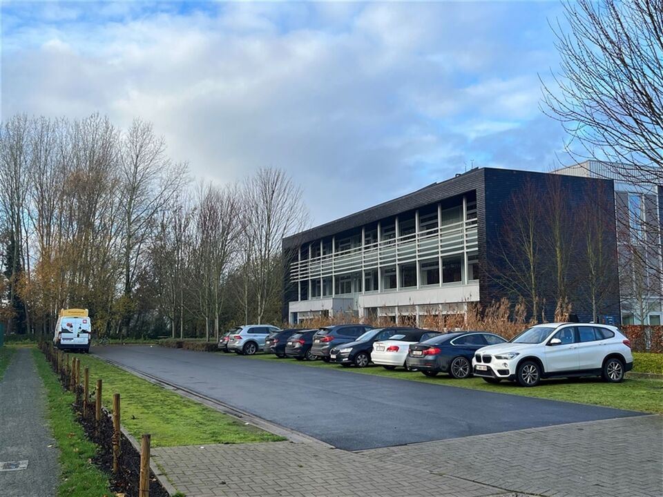 Bedrijfsvastgoed te huur in industriezone Aalter foto {{pictureIndex}}