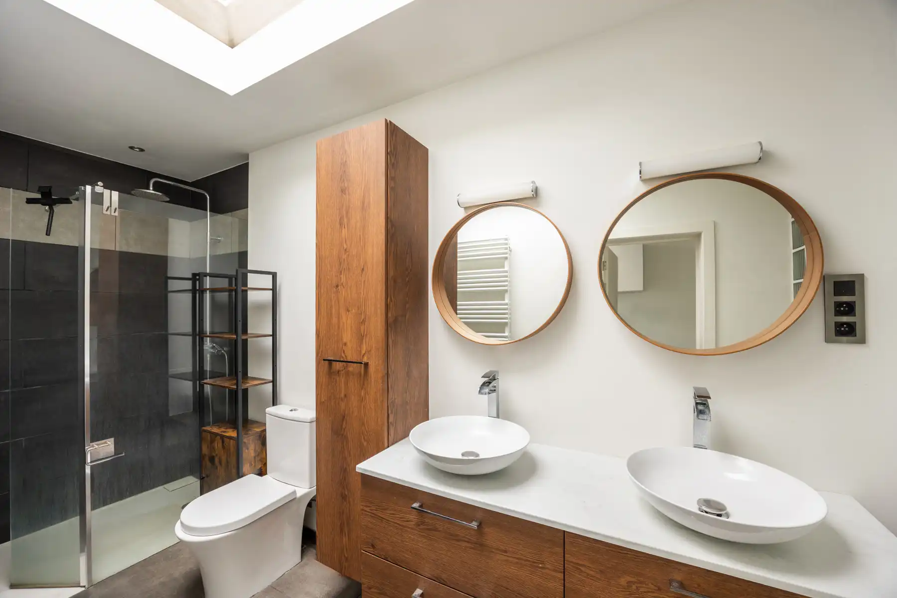 Lichtrijke, gerenoveerde woning in Boom foto 4