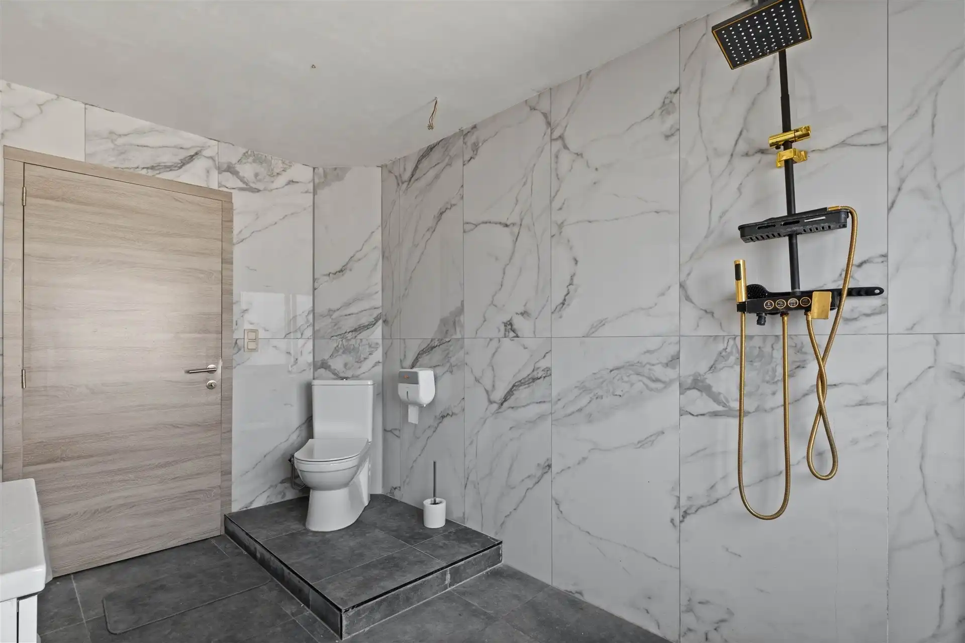 Halfopen bebouwing met magazijn (225m²) foto 18