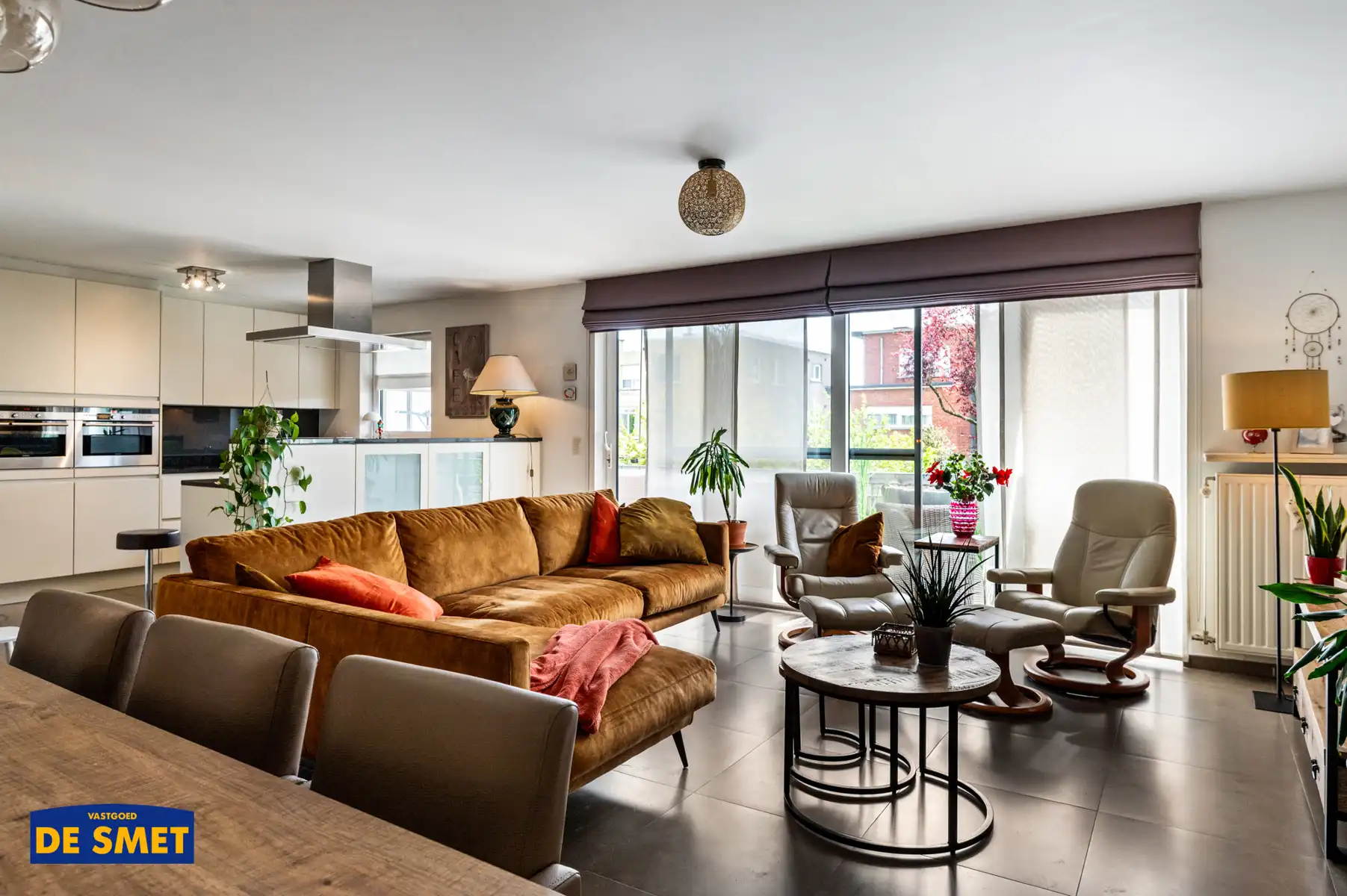 Appartement met lift, terras, garage en 2 autostaanplaatsen foto {{pictureIndex}}