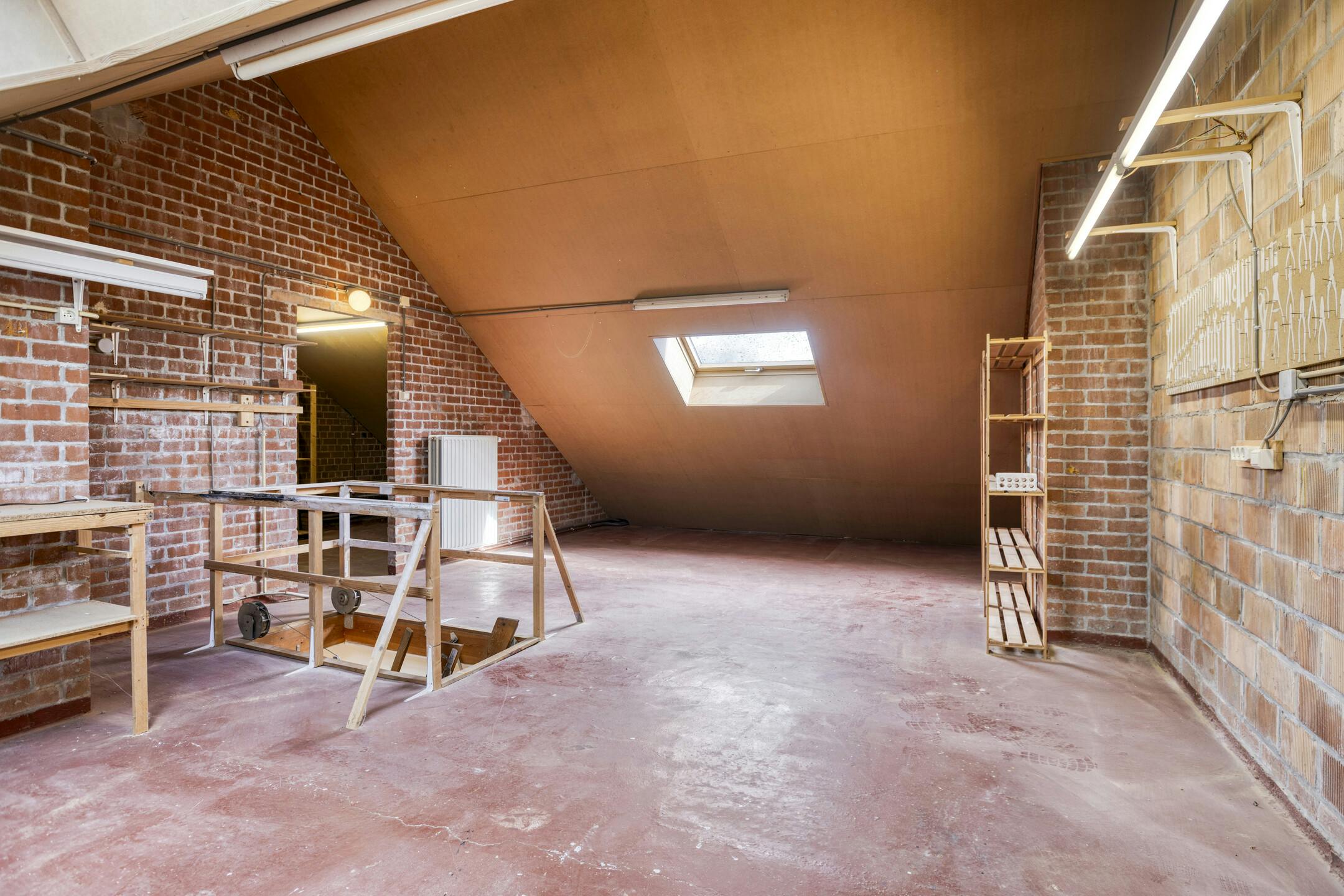 Halfopen huis te koop in Ieper met 4 kamers, tuin en garage foto 30