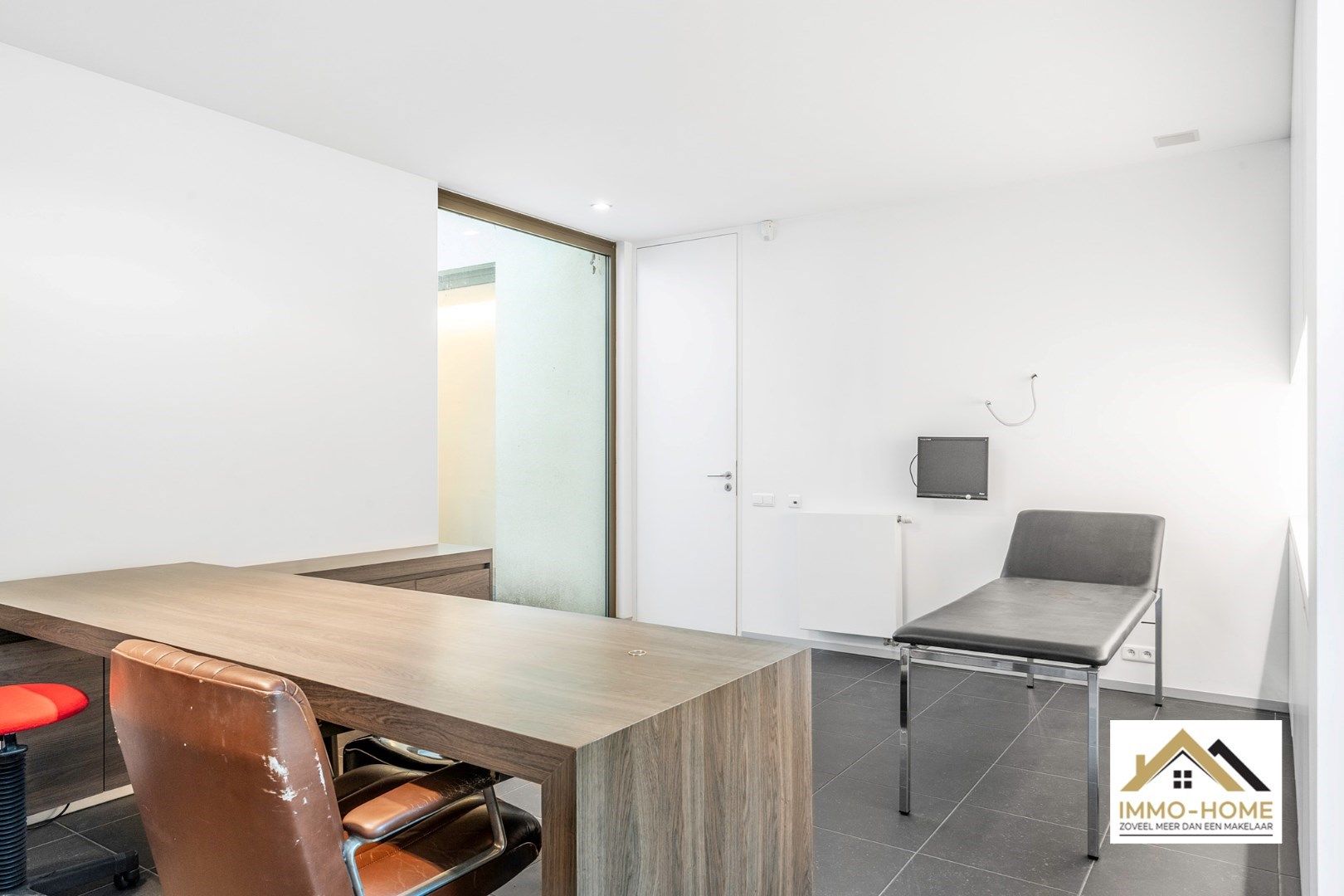 MODERNE PRAKTIJKRUIMTE/HANDELSRUIMTE MET DUPLEX APPARTEMENT TE ZELE foto 25