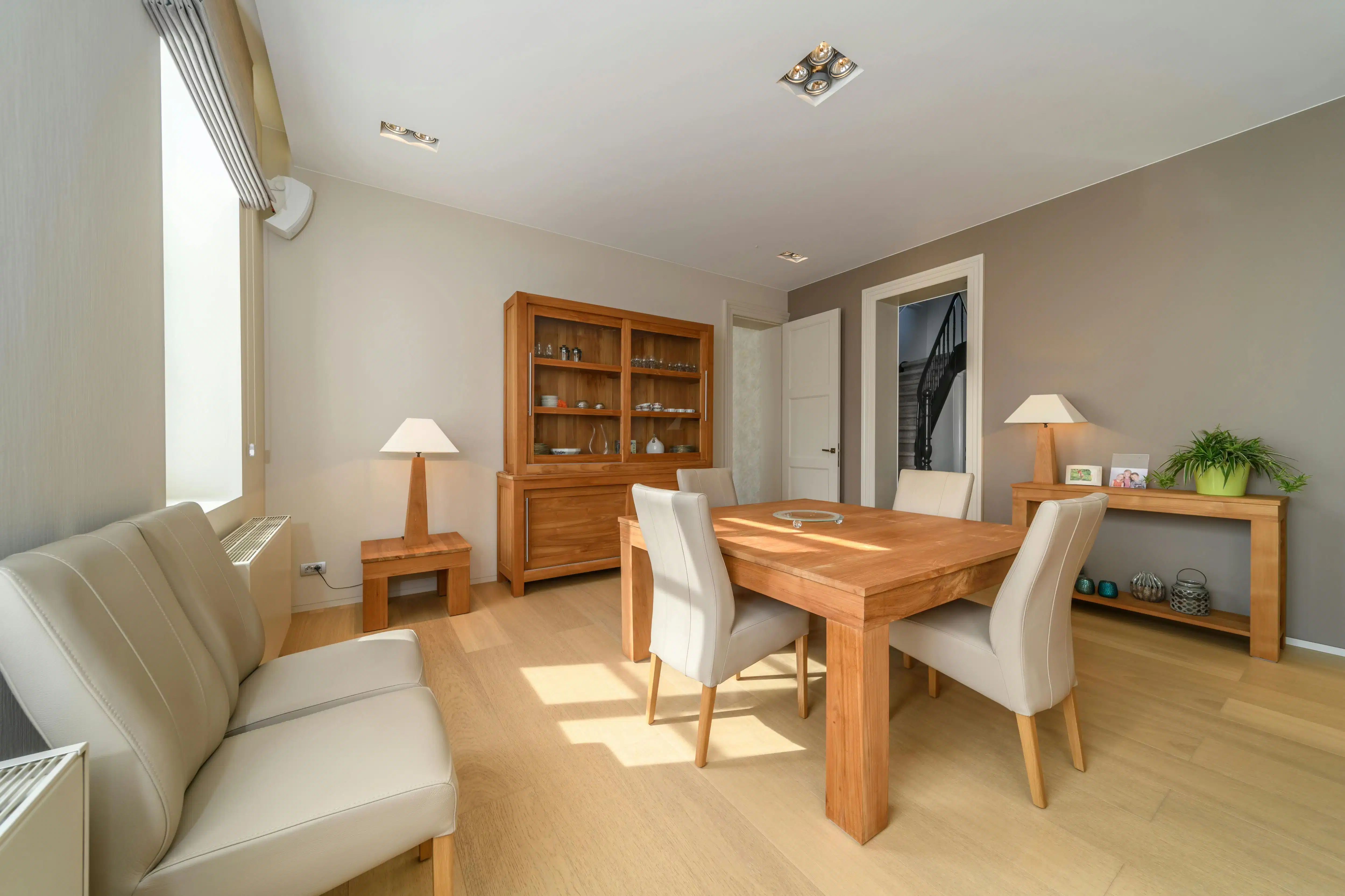 Herenhuis met ruime garage te koop in Izenberge. foto 13